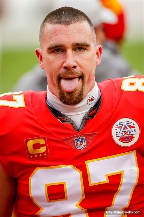 Travis Kelce Nude And Bulge Sexy Photos